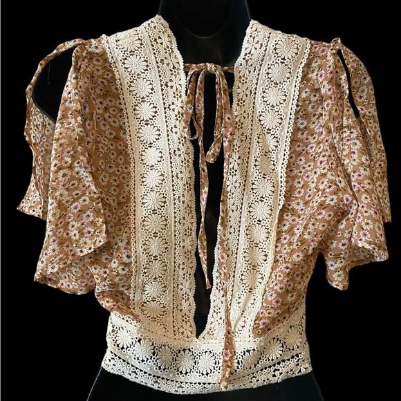 Free People Hayden boho crochet lace deep-V tie back crop top NWT size L - Picture 3 of 13